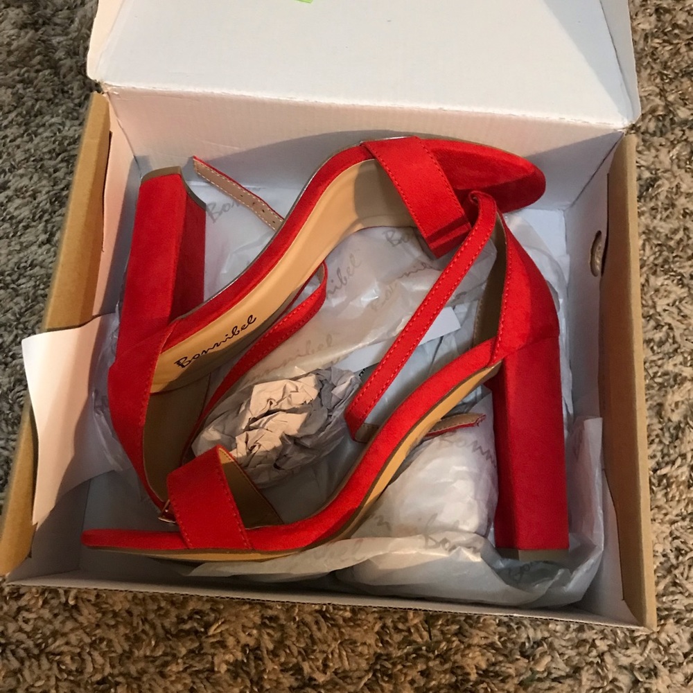 Red heels - Picture 2 of 2